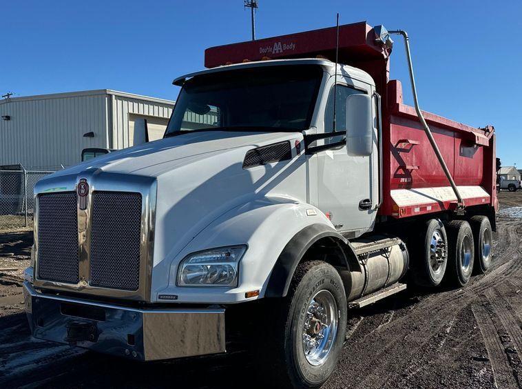 2016 Kenworth T880 dump truck