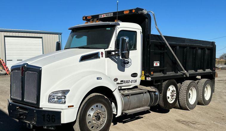 2021 Kenworth T880  dump truck