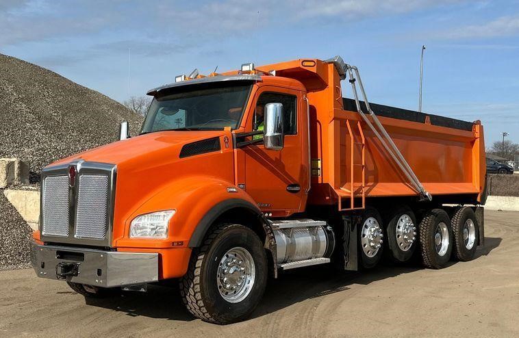 2018 Kenworth T880 dump truck
